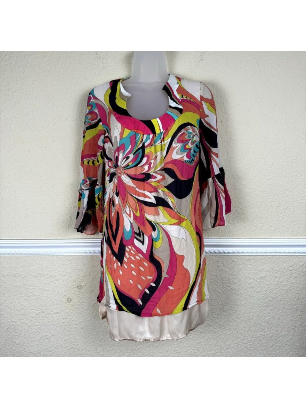 Trina Turk V-Neck Bold Cocktail Dress SZ 0 100% Silk Bell Sleeve Miami Geometric